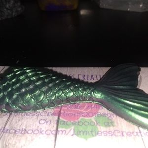 Color shifting mermaid tail keychain